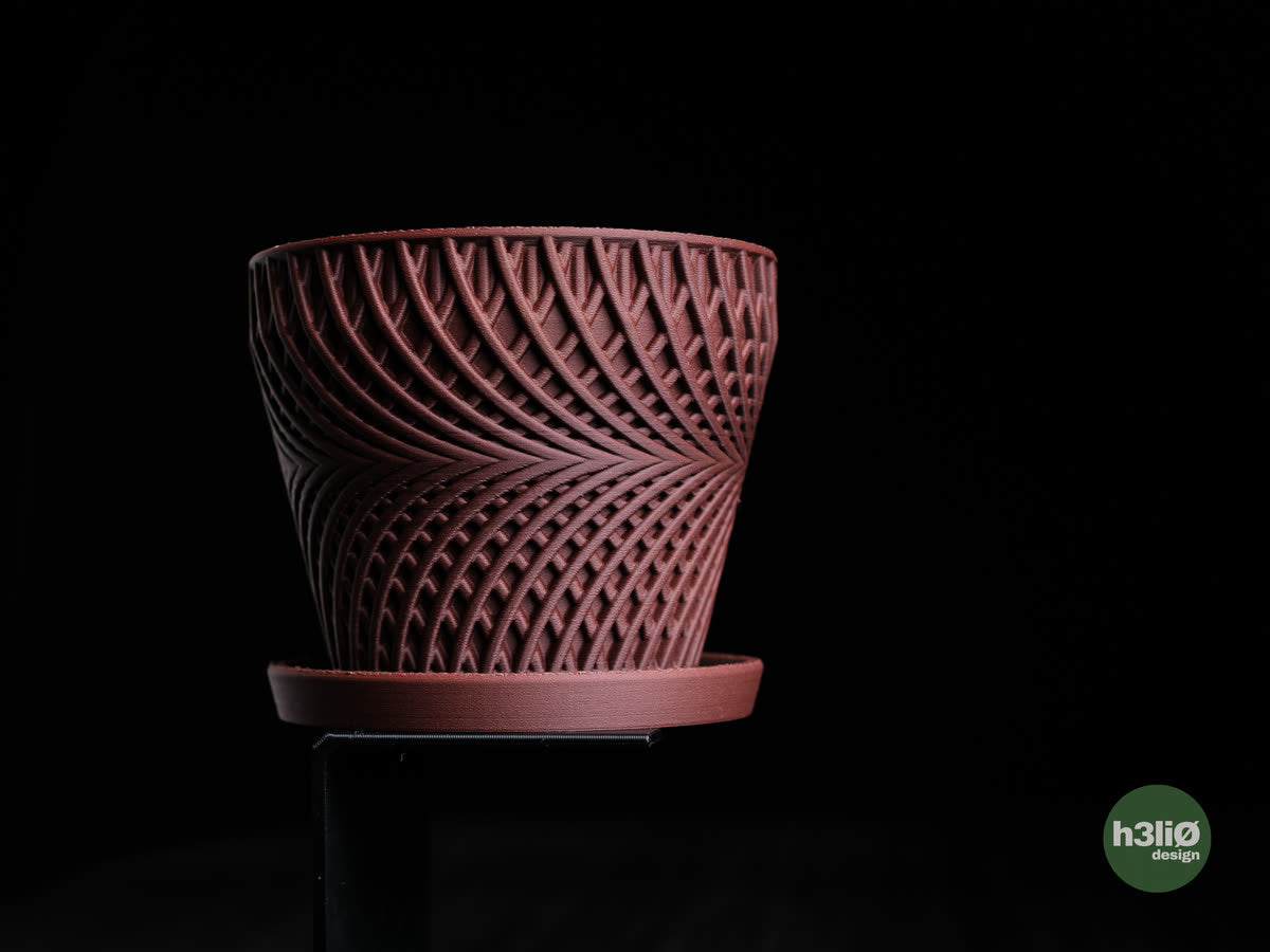 Jardinière Adrift, version Dark Red avec sa coupe.