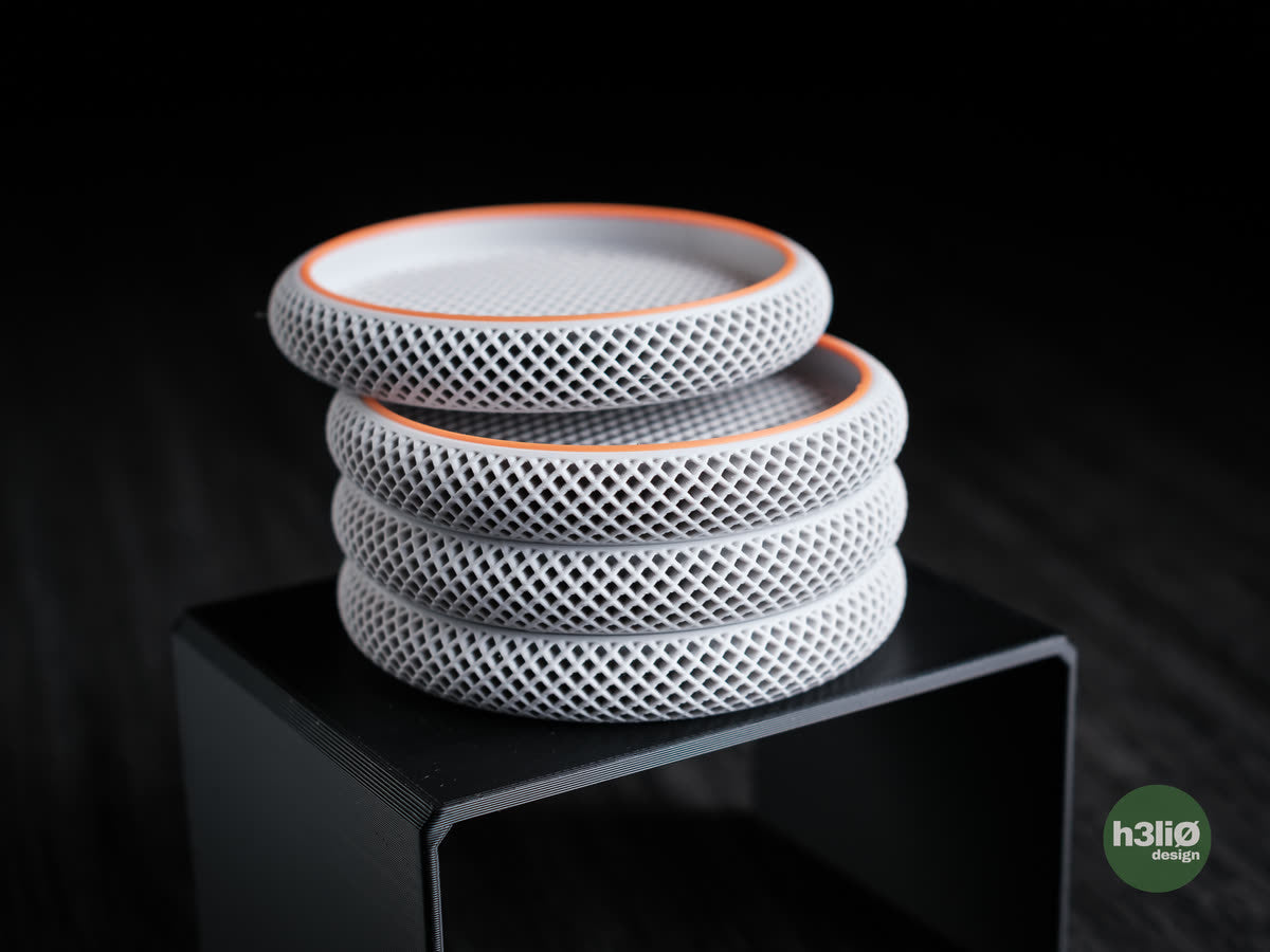 Sous-verres Cova, empilés.