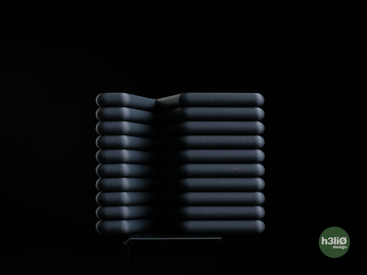 Support téléphone Flow, replié à plat.