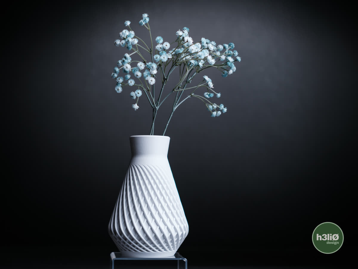 Vase Influx, blanc avec un bouquet.